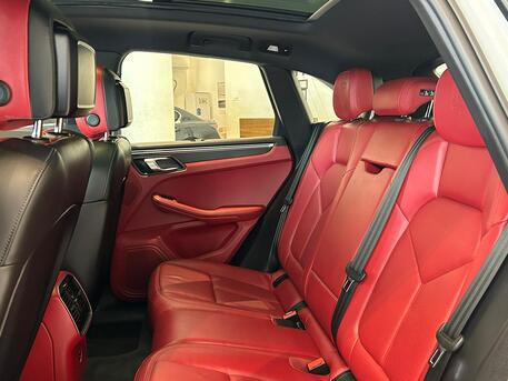 East Riffa, Vehicles, Cars & Trucks , BHD 11900,  Porsche Macan,  2021,  Automatic,  170000 KM,   MODEL  FOR SALE