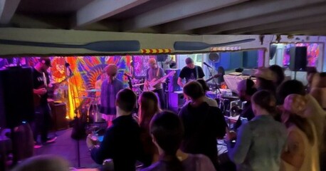 New York, Marketing, Enjoy Vibrant Spring Nights With Top Bars And Wineries In Oceanside!