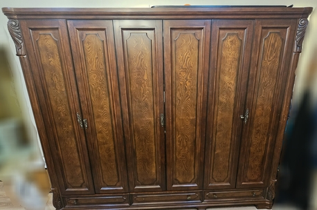 Riyadh, Furniture, SAR 3000,  King Size Bedroom With Wardrobe, Natural/solid Wood, 5 Pieces