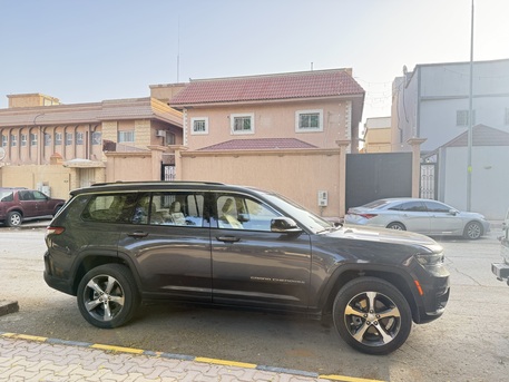 Riyadh, Vehicles, Cars & Trucks , SAR 135000,  Jeep Grand Cherokee L,  2022,  Automatic,  111000 KM,   4x4 Full Option