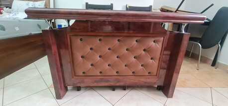 Riyadh, Furniture, SAR 1100,  Executive Office Desk With Leather Finish &ndash; Premium Quality &ndash; Excellent Condition