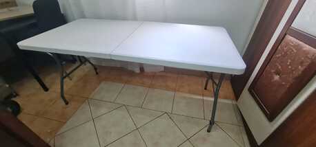 Riyadh, Furniture, SAR 800,  White Plastic Folding Table &ndash; Almost New &ndash; Strong & Portable