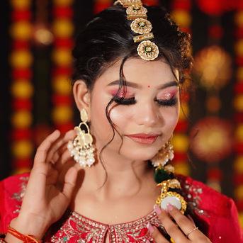 New Delhi, Lessons Offered, Lakm&eacute; Academy, Saket &ndash; Learn Nail Extensions With Professional Training