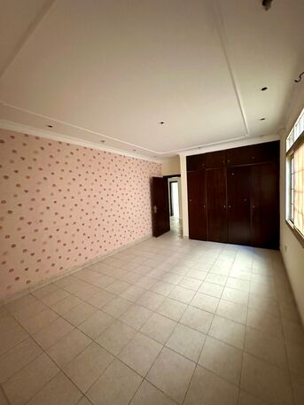 Zinj, Apartments/Houses, BHD 280/month,  3 BR,  3 Bedroom Semi Furnished Flat For Rent Without Ewa