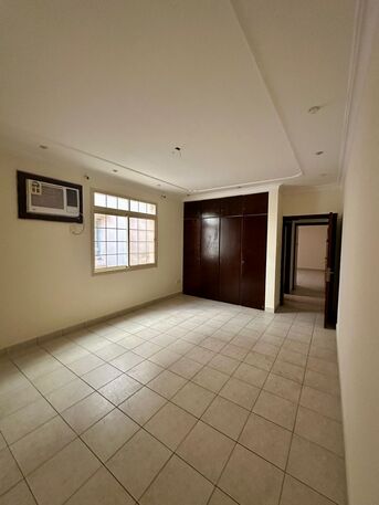 Zinj, Apartments/Houses, BHD 280/month,  3 BR,  3 Bedroom Semi Furnished Flat For Rent Without Ewa