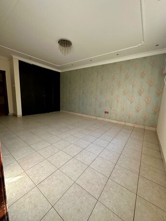 Zinj, Apartments/Houses, BHD 280/month,  3 BR,  3 Bedroom Semi Furnished Flat For Rent Without Ewa