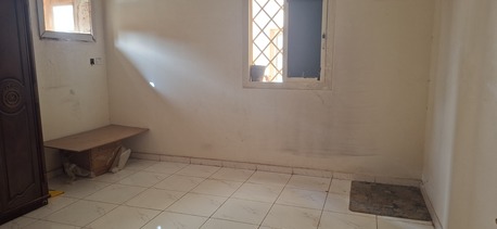 Jeddah, Rooms Available, SAR 1000/month,  Room Available Of Rent With Separate Bathroom And Sharing Kitchen