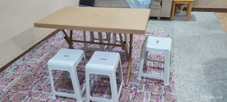 Hofuf, Household Items, SAR 135,  Price Drop ! Household Items For Sale: Folding Table + 5 Stools (Good Condition)