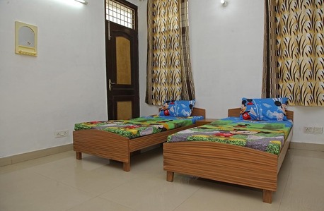 Gurgaon, Apartments/Houses, 4999/month,  Furnished,  3 BR,  1650 Sq. Meter,  APNA PG