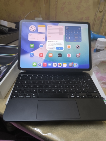 Hara, Mobile Phones, SAR 3300,  Ipad Pro 11inch M4 + Magic Keyboard