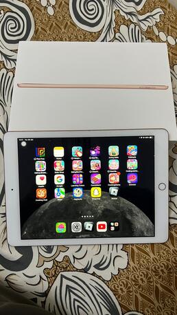 Riyadh, Mobile Phones, SAR 450,  Apple  IPad 6 Gen  9.7 Inch 32gb 100 % Original Condition -