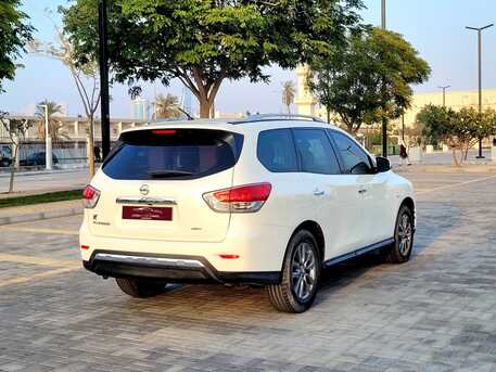 Manama, Vehicles, Cars & Trucks , BHD 4100,  Nissan Pathfinder,  2015,  Automatic,  71000 KM,  Single Owner, Seven Seater, Top Excellent Condition