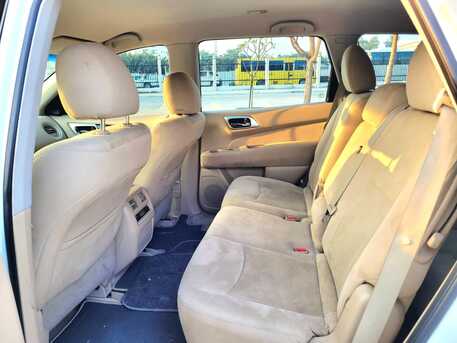 Manama, Vehicles, Cars & Trucks , BHD 4100,  Nissan Pathfinder,  2015,  Automatic,  71000 KM,  Single Owner, Seven Seater, Top Excellent Condition