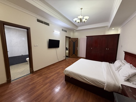 Juffair, Rooms Available, BHD 250/month,  Furnished,  102 Sq. Meter,  Spacious Studio For Monthly & Daily  In Juffair Behind Lulu