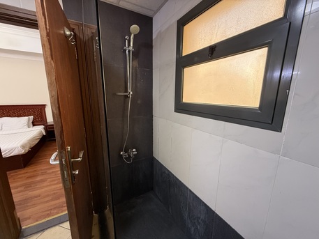 Juffair, Rooms Available, BHD 250/month,  Furnished,  102 Sq. Meter,  Spacious Studio For Monthly & Daily  In Juffair Behind Lulu