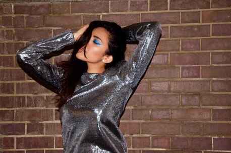 Mumbai, Business, Famous Female Singers Bollywood | RaveenaMusic Stars