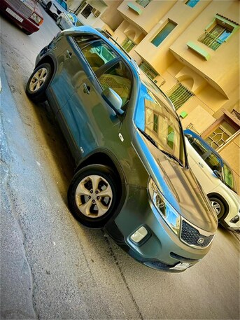 Al Khobar Al Shamalia, Vehicles, Cars & Trucks , SAR 21000,  Kia Sorento,  2013,  Automatic,  290000 KM,   , 3.5Litre, V6, Dark Green, Single Owner