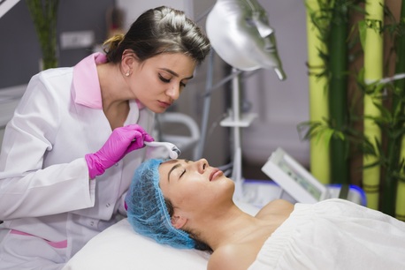 Los Angeles, Beautician, Best Dermaplaning Facial Near Me For Smooth & Radiant Skin