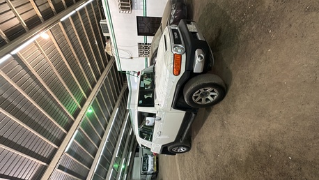Riyadh, Vehicles, Cars & Trucks , SAR 80,  FJ Cruiser 2016, ODO 300K, Good Condition,  2016,  Automatic,  300 KM,  Fj Cruiser  - ODO 300 - Price 80K - White - Riyadh - D Lock - GCC Version