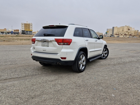 Al Sulaymaniyyah, Vehicles, Cars & Trucks , SAR 26000,  Jeep Grand Cherokee Overland,  2012,  Automatic,  320000 KM,