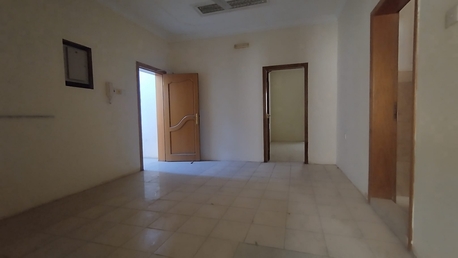 Sanabis, Apartments/Houses, BHD 220/year,  2 BR,  Sanabis:- Groundfloor 2Bhk Unfurnished Flat On Rent With Unlimited Ewa