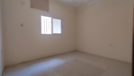 Sanabis, Apartments/Houses, BHD 220/year,  2 BR,  Sanabis:- Groundfloor 2Bhk Unfurnished Flat On Rent With Unlimited Ewa