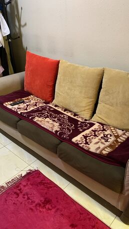 Al Jubail Al Balad, Household Items, Helping A Friend