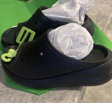 Al Sulaymaniyyah, Household Items, SAR 700,  Crocs  Black