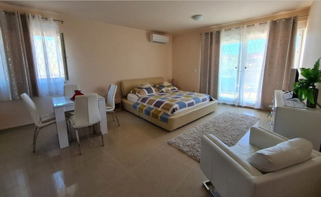 Zagreb, Business, Apartment In Dalmatien Buchen