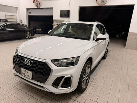 Dammam, Vehicle Lease Transfer, Audi Q5 2024 Lease Transfer ENBD Low KM No Downpayment