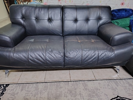 Dammam, Furniture, SAR 1500,  5 (3+2), Black Colour Leather Sofa..and 6 Seater Glass Round Dining Table. R