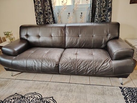 Dammam, Furniture, SAR 1500,  5 (3+2), Black Colour Leather Sofa..and 6 Seater Glass Round Dining Table. R