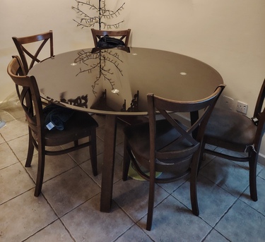 Dammam, Furniture, SAR 1500,  5 (3+2), Black Colour Leather Sofa..and 6 Seater Glass Round Dining Table. R