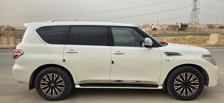 Riyadh, Vehicles, Cars & Trucks , SAR 100000,  Nissan Patrol Platinum,  2017,  Automatic,  212000 KM,  Platinum Full Option - Maintained At Petromin