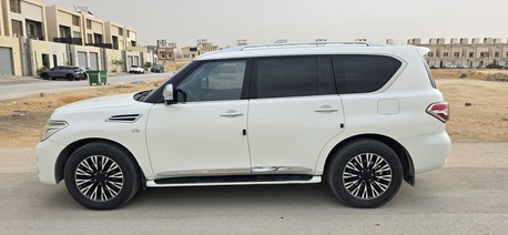 Riyadh, Vehicles, Cars & Trucks , SAR 100000,  Nissan Patrol Platinum,  2017,  Automatic,  212000 KM,  Platinum Full Option - Maintained At Petromin