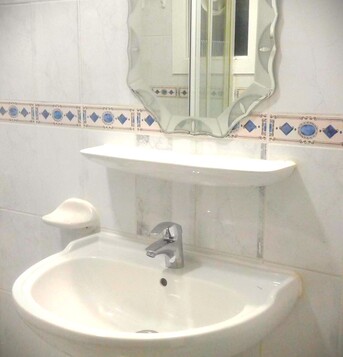 Egaila, Apartments/Houses, KWD 180/month,  1 BR,  Nice 1 Bedroom/studio With Balcony In Egaila. Close To Gate Mall