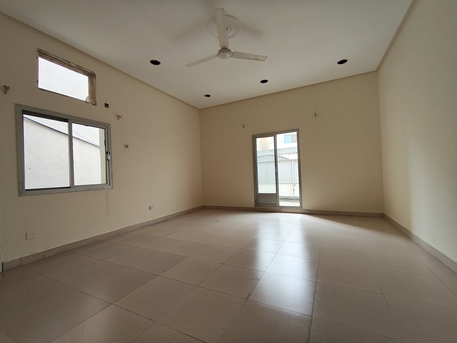 Manama, Apartments/Houses, BHD 140/year,  2 BR,  Buquwah:- 2Bhk Unfurnished Flat On Rent..