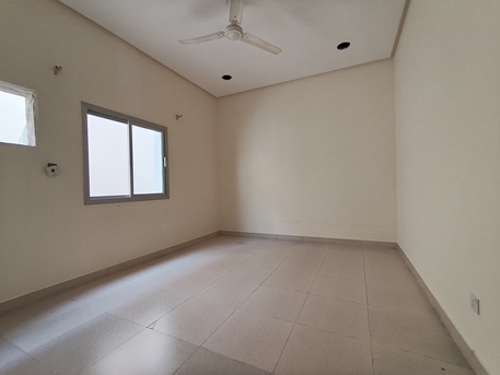 Manama, Apartments/Houses, BHD 140/year,  2 BR,  Buquwah:- 2Bhk Unfurnished Flat On Rent..