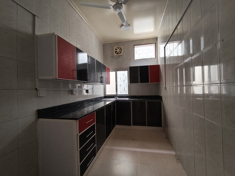 Manama, Apartments/Houses, BHD 140/year,  2 BR,  Buquwah:- 2Bhk Unfurnished Flat On Rent..