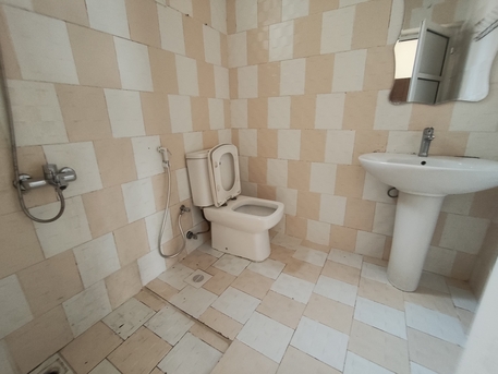 Manama, Apartments/Houses, BHD 140/year,  2 BR,  Buquwah:- 2Bhk Unfurnished Flat On Rent..