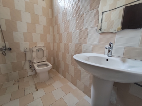 Manama, Apartments/Houses, BHD 140/year,  2 BR,  Buquwah:- 2Bhk Unfurnished Flat On Rent..