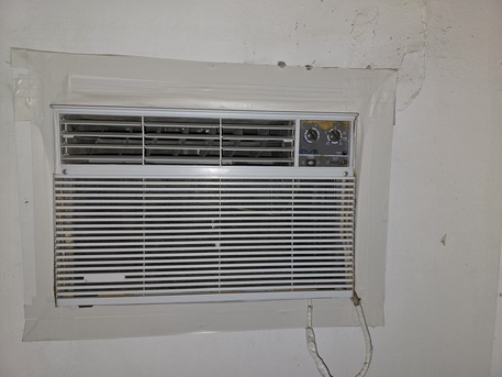 Al Malaz, Air Conditioners, SAR 500,  Hitachi And York AC For Sale Very Good Condition 500 SAR Each