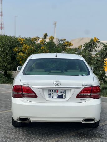 Riffa, Vehicles, Cars & Trucks , BHD 3800,  TOYOTA CROWN ROYAL SALOON 2009 WHITE,  2009,  Automatic,  100000 KM,