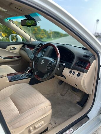 Riffa, Vehicles, Cars & Trucks , BHD 3800,  TOYOTA CROWN ROYAL SALOON 2009 WHITE,  2009,  Automatic,  100000 KM,