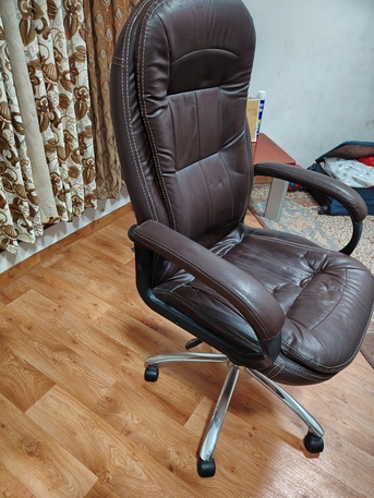 Thuqbah, Furniture, SAR 200,  Leather Chair With Wheel