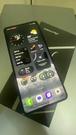Al Malaz, Mobile Phones, SAR 2350,  Samsung Galaxy Z Flip 7 &ndash; 256 GB - 10/10