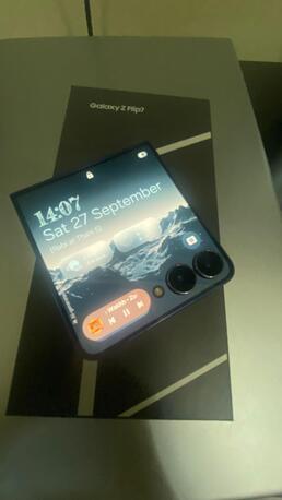 Al Malaz, Mobile Phones, SAR 2350,  Samsung Galaxy Z Flip 7 &ndash; 256 GB - 10/10