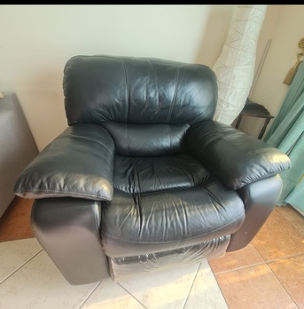 Adliya, Furniture, BHD 100,  Black Lazy Boy Recliner For Sale