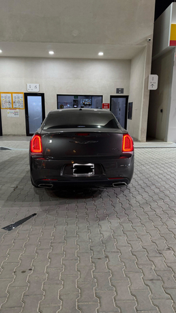 Riyadh, Vehicles, Cars & Trucks , SAR 1,  Chrysler 300C,  2021,  Automatic,  80000 KM,  Chrysler 300S For Sale