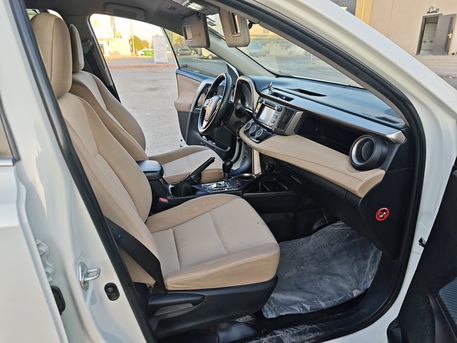 Riyadh, Vehicles, Cars & Trucks , SAR 45000,  Toyota RAV4,  2015,  Automatic,  285000 KM,